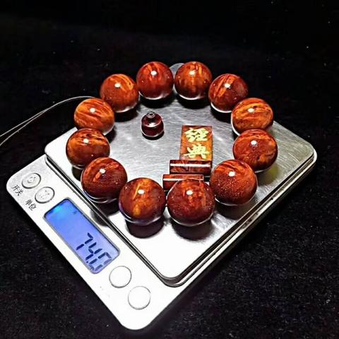 《极品飞车14》创新争议：3A游戏开发模式揭秘