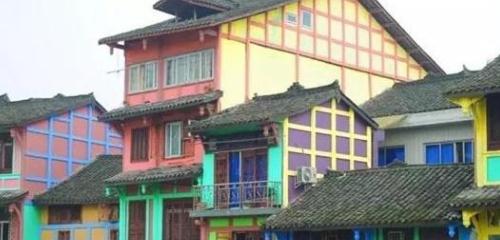 揭秘多洛克小镇:建筑空间利用率惊人揭秘！