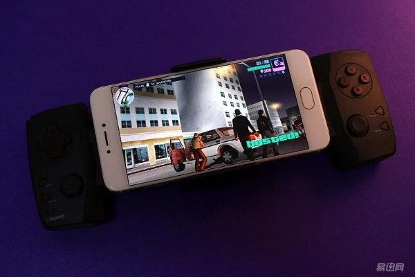 《侠盗猎车5》试玩揭秘：惊心动魄犯罪之旅深度体验