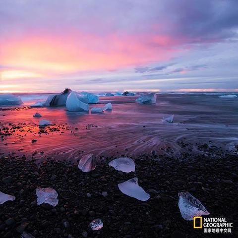 三伏：揭秘古墓奇缘，探寻神秘宝藏的惊险旅程！