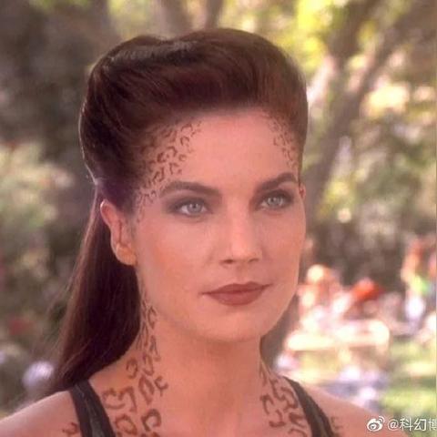 《星际邂逅：揭秘无人深空中相遇的神秘可能》