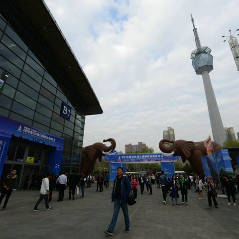 《超级房车赛》重启：速度与激情，赛道新篇章