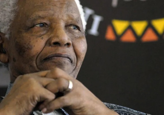 《秘影曼德拉圣诞帽隐藏位置揭秘》