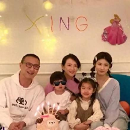 《她和他与她的恋爱：人生无常，情感轨迹揭秘》