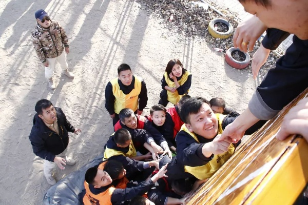 轻松挑战“UFO打工记”：趣味盎然的生活体验新篇章