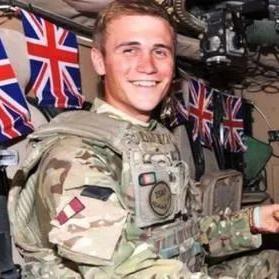 燃击相聚，弹雨枪林，《僵尸世界大战》评测新视角