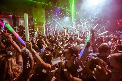 派对之星闪耀锦华里，全新登场引狂欢