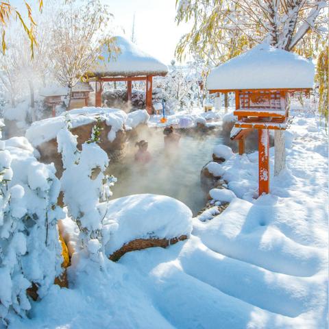 《无限暖暖》评测：粉黑交融，时尚穿搭新体验