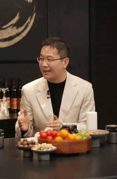 小米股价翻4倍,卢伟冰,压力挺大,和咱打游戏冲榜像不像?