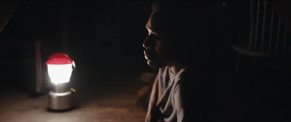 《混血儿》惊悚来袭：沉浸式压抑氛围，心跳加速体验