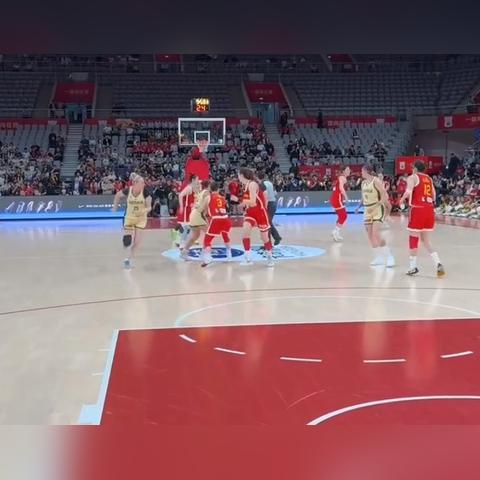 《霸王联机：猪队友也能翻盘，四人组队挑战极限》