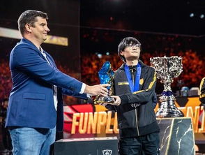 拳头公司新CEO引玩家热议:曾任职健身教练