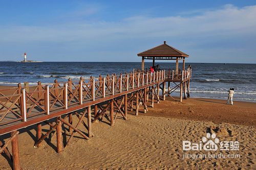 《心动小镇沙滩乐园：揭秘红色小鸭子的神秘藏身之地》