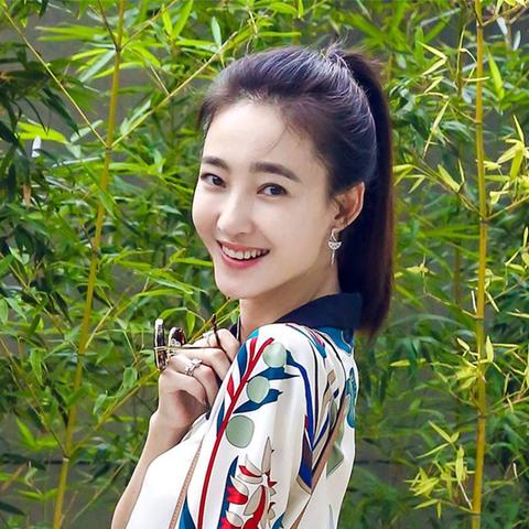 高人气偶像游戏盘点：揭秘热门明星互动新潮流