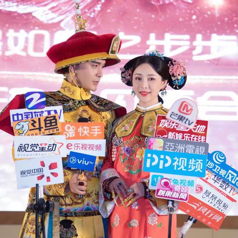 《黎明杀机》手游首曝：正版降临，惊悚求生新篇章