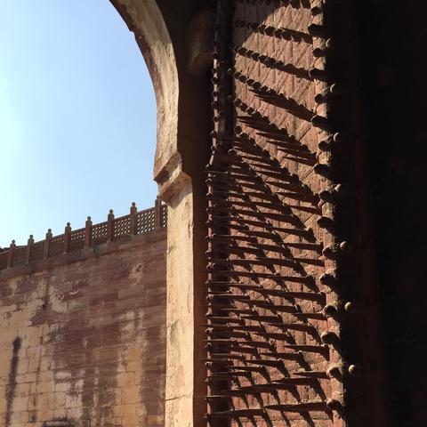 轻松掌握！Minecraft移动版城堡大门建造攻略揭秘秘籍