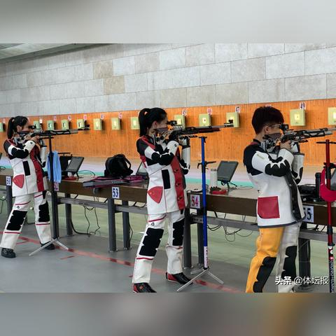 最新竞技场射击巅峰之作，下载排行揭秘新潮流