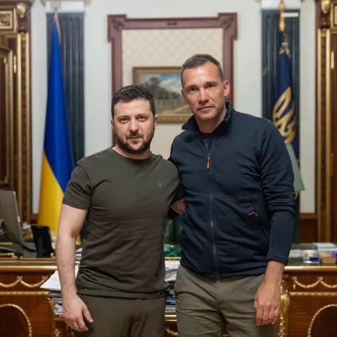 2026热血传奇百区新区选服攻略，三天霸服实战指南