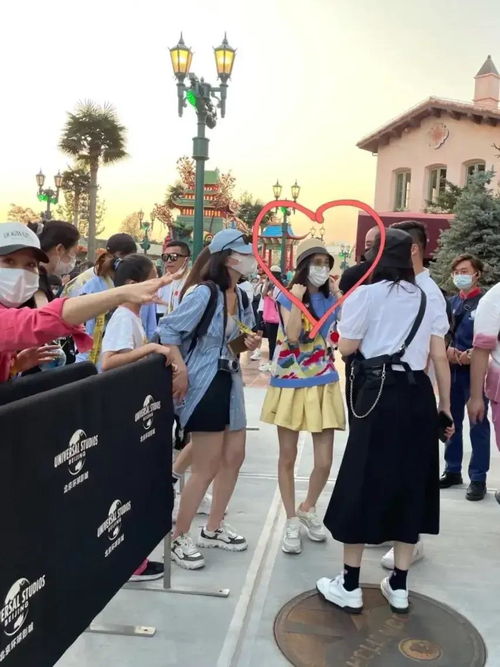 88岁儿子牵手110岁母亲逛茶会，百岁家族的长寿活法