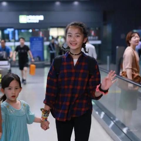 孙莉晒女儿近照，多多气质大变，妹妹神似黄磊，教育细节藏玄机