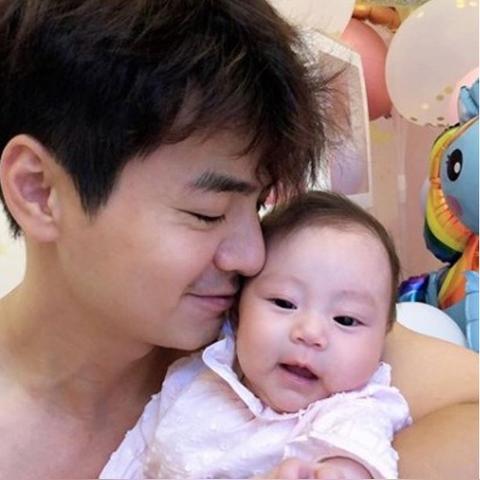 阿怡直播还能火多久？揭秘娱乐主播的整活与生存之道