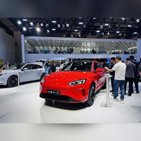 周鸿祎车展当车模？看懂流量变现背后的国产车突围逻辑