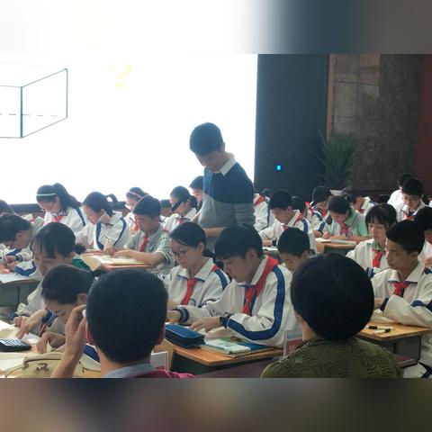 韩版模拟人生?总监,对模拟人生尊敬,非竞争对手！