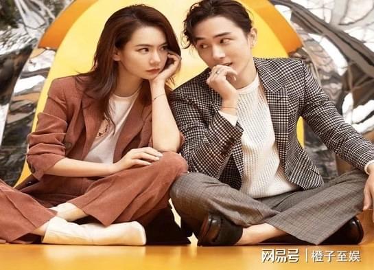 戚薇李承铉Lucky迪士尼同款，解锁明星亲子游隐藏拍照与穿搭攻略