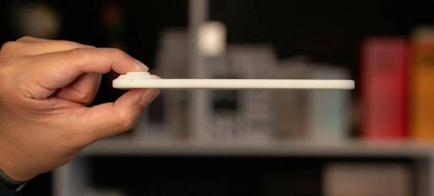 iPhone17 Air纤薄新机模实测曝光，5.5毫米机身手感升级