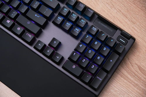 小米×哈利波特联名版机械键盘600元 鼠标350元