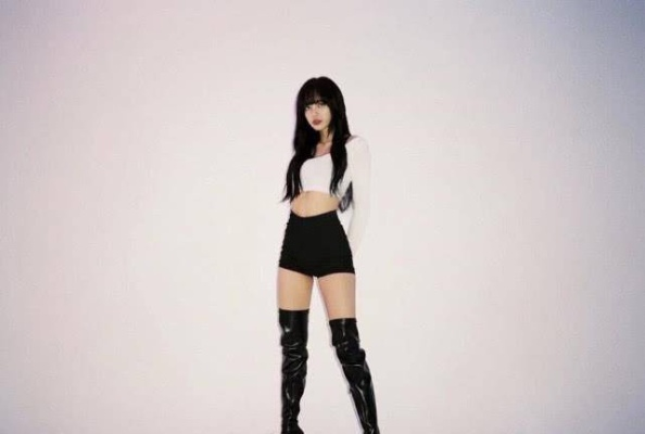 Lisa新歌动作戏动态图，精彩动作动态呈现