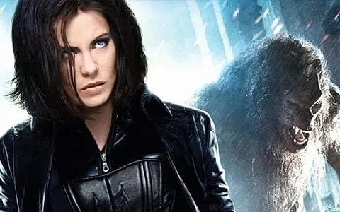 黑夜传说类型深度测评，狼人狂暴流VS吸血鬼战术流谁更胜一筹？