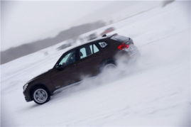 雪地拉力总是打滑？深度解析三种主流跑法与控车门道