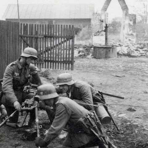 突击风暴生化视频实战复盘，揭秘大神不传的感染与防守绝技