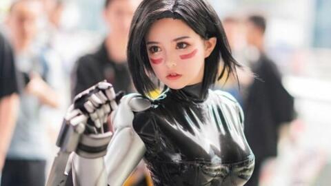 粉丝爆改《光与影：33号远征队》女角 更性感吸睛