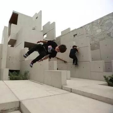 CF金字塔跑酷通关秘籍，从连跳卡点到最新地图ID全解析