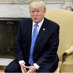 被队友扶前如何淡定玩手机等救援？揭秘高端局躺赢心态