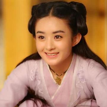 迪丽热巴突袭杨幂庆生，昔日师徒如何靠一张照片引爆热搜？