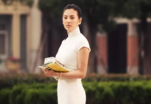 张雨绮疑似新恋情曝光？神秘男方身份起底，这回是真爱还是剧本