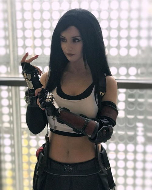 生化4艾什莉脸模Cos蜘蛛格温，白黑连体服身材吸睛