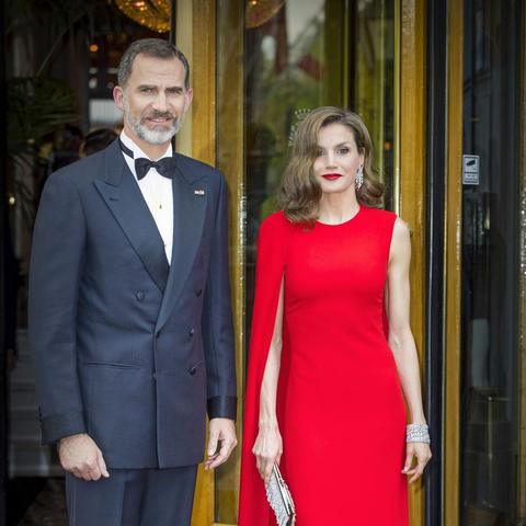 7 周年狂欢！穿派对礼服泳装，纪念穿搭抽卡免费拿最多 70 抽！