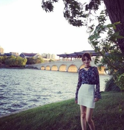 李小璐河边美照怎么拍？揭秘同款穿搭与氛围感出片攻略