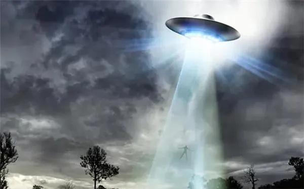 惠州惊现多UFO编队飞行！深度解析网友拍摄视频背后的三大可能性