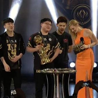 2014全明星SKT封神战，深度复盘碾压OMG的战术细节