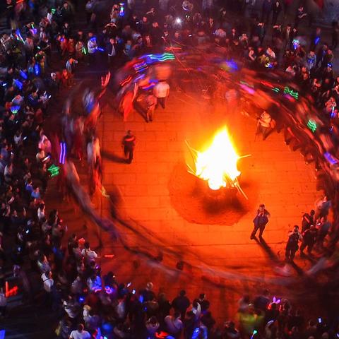 六旬阿姨跳街舞10年，零基础如何组建女团？揭秘长寿秘诀