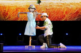 还原卓君稻草人神级表演，机械舞教学与动作拆解指南