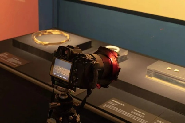 拍照真的会毁掉千年文物？深度解析博物馆禁拍背后的光化学门道