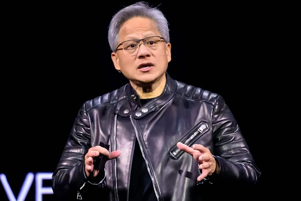 黄仁勋对华为又敬又怕！直言其是最强大科技公司之一