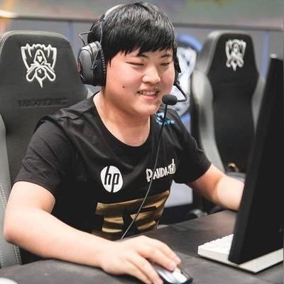 Uzi名人堂皮肤销量揭秘：销量惊人，玩家热议！