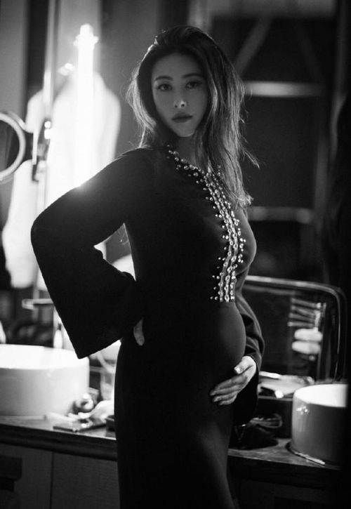 朱珠四个月妆照曝光,居家穿搭大揭秘